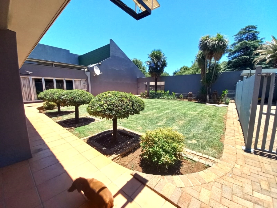 4 Bedroom Property for Sale in Van Der Hoff Park North West